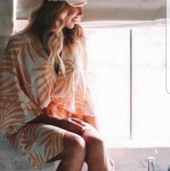 Magnolia Lux Robe - Picture 3 of 3